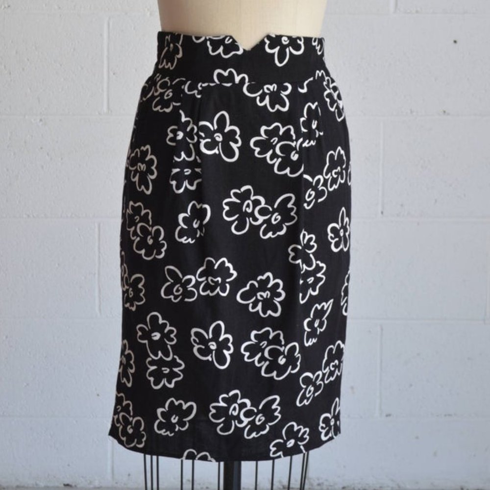 black & white high waisted floral daisy print skirt, small
